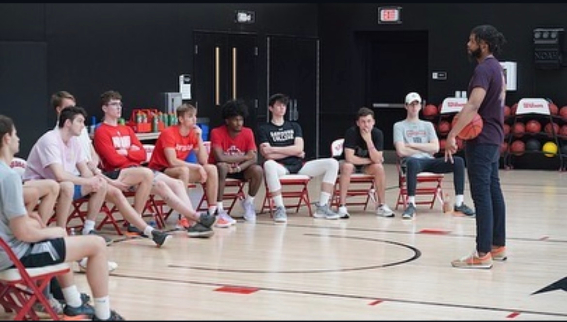 KiShawn speaking with Davidson basketball players